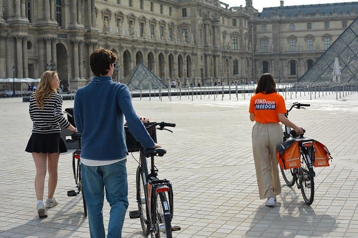 Paris Highlights Small-Group Bike Tour for First-Time Visitors — photo 9