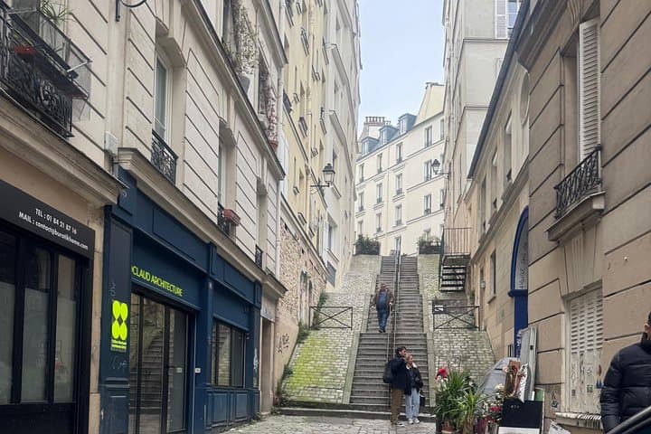 Explore Montmartre and Sacre Coeur with the best guides in Paris — photo 14