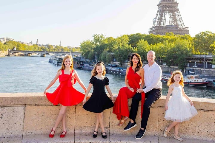 Private Guided Professional Photoshoot by the Eiffel Tower — photo 13