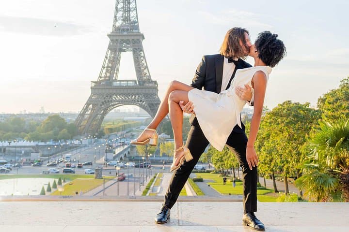 Private Guided Professional Photoshoot by the Eiffel Tower — photo 19