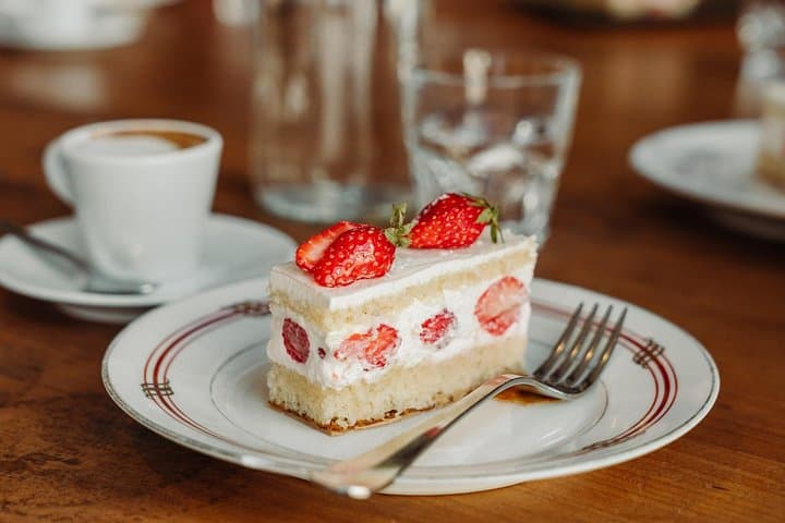 Paris Pastry Tour - Croissants, Macarons & Iconic French Desserts — photo 7