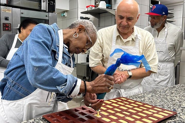 Paris Behind the Scenes Macaron Baking Class — photo 3
