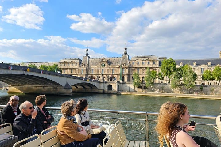 Paris Saint Germain Private Walking Tour with Cruise Option — photo 14