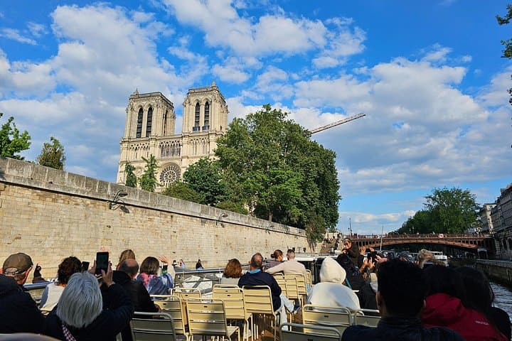 Paris Saint Germain Private Walking Tour with Cruise Option — photo 15