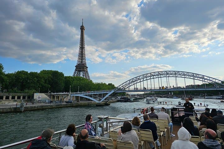 Paris Saint Germain Private Walking Tour with Cruise Option — photo 17