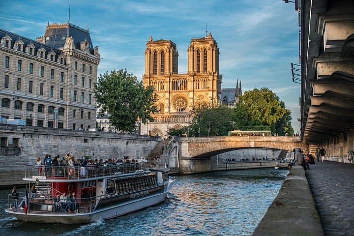Paris Saint Germain Private Walking Tour with Cruise Option — photo 12