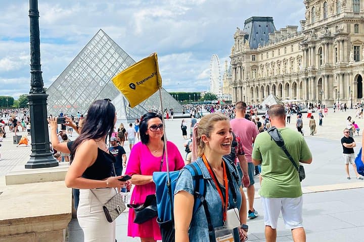 Paris: Private TV Character Walking Tour with River Cruise Option — photo 1