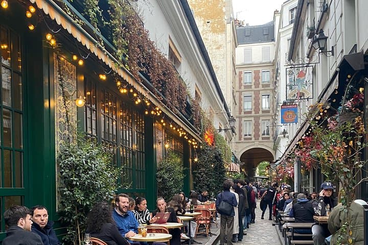 Paris: Private TV Character Walking Tour with River Cruise Option — photo 9