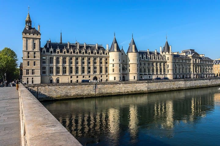 Paris Notre-Dame Interior or Exterior Walking Tour — photo 17