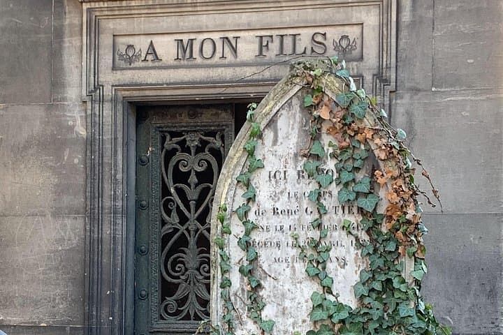 Private Père Lachaise Cemetery Walking Tour — photo 13