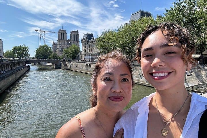 Paris City Center Tour with Notre Dame Semi Private 12ppl Max — photo 17