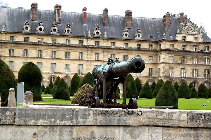 Skip the line Les Invalides World War Museum Guided Tour 8ppl Max — photo 10
