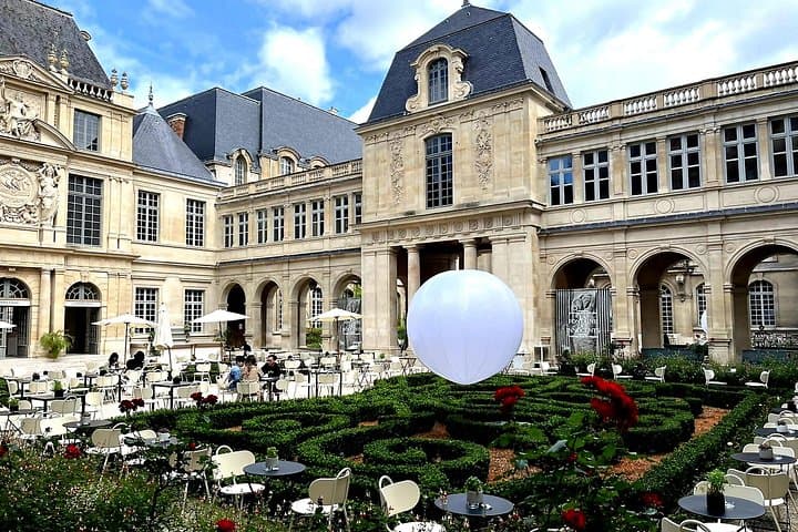 Marais District and Jewish Quarter Exclusive Guided Walking Tour — photo 13