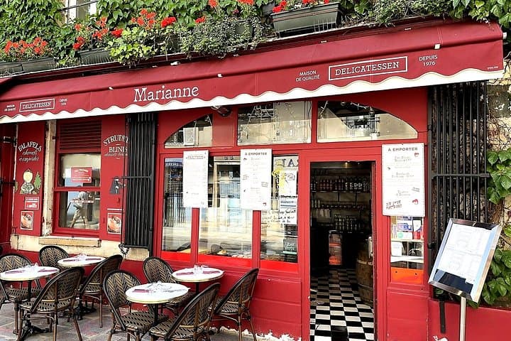 Marais District and Jewish Quarter Exclusive Guided Walking Tour — photo 15