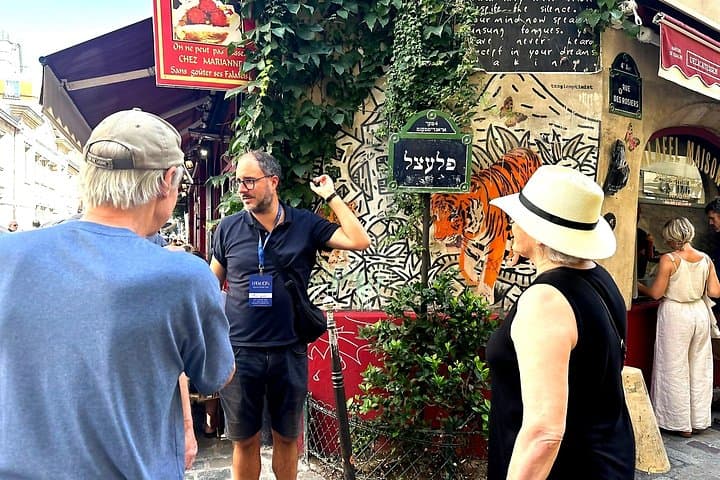 Marais District and Jewish Quarter Exclusive Guided Walking Tour — photo 17