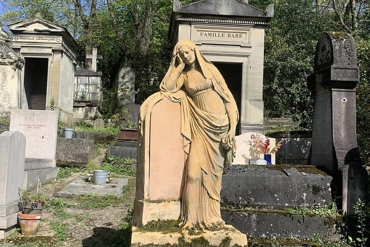 Pere Lachaise Cemetery Paris Exclusive Guided Walking Tour — photo 15