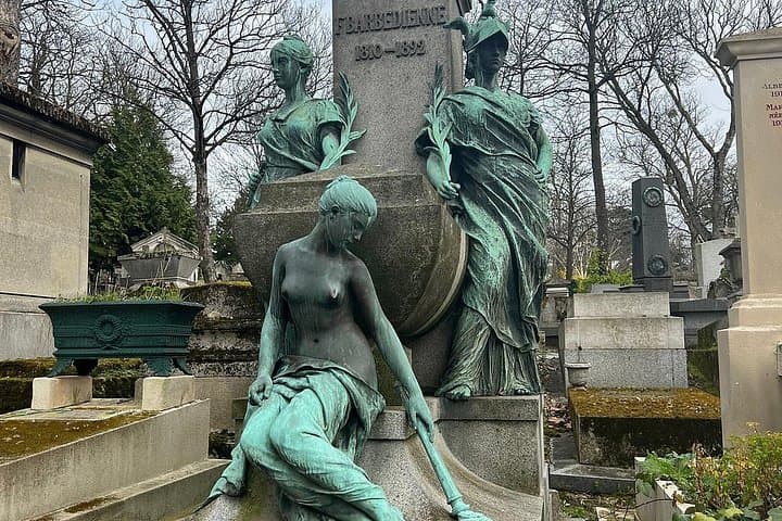 Pere Lachaise Cemetery Paris Exclusive Guided Walking Tour — photo 18