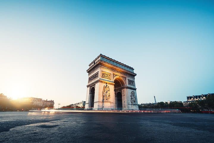Arc de Triomphe and Champs Élysées Walking Tour — photo 3