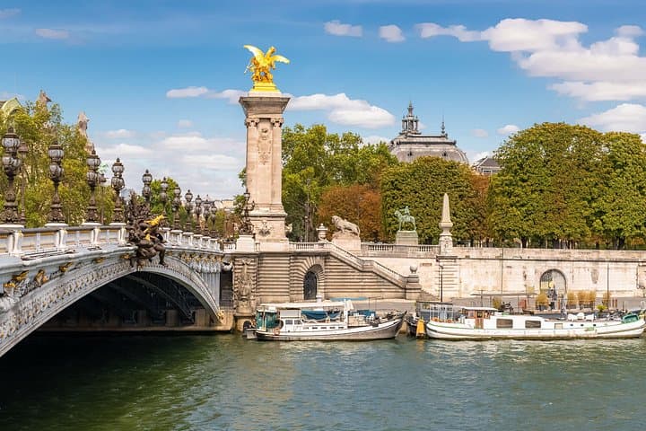 Arc de Triomphe and Champs Élysées Walking Tour — photo 5