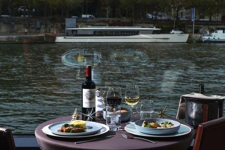 Seine River Christmas Cruise Lunch or Dinner by Bateaux Parisiens — photo 13