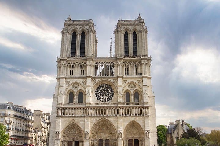 Private Notre Dame Outdoor Tour with Sainte Chapelle Entry. — photo 4