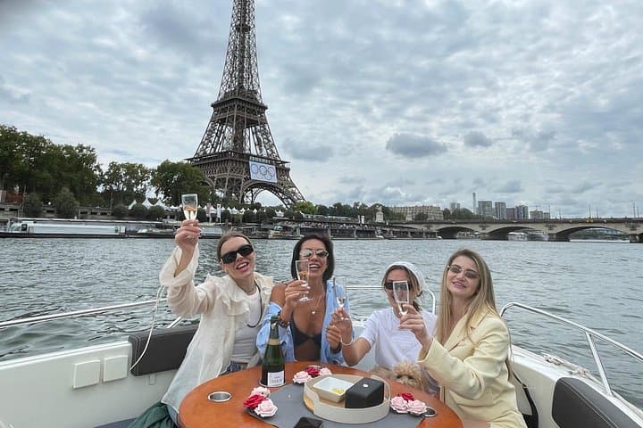 Private Seine River Cruise - Eiffel Tower Lights — photo 19