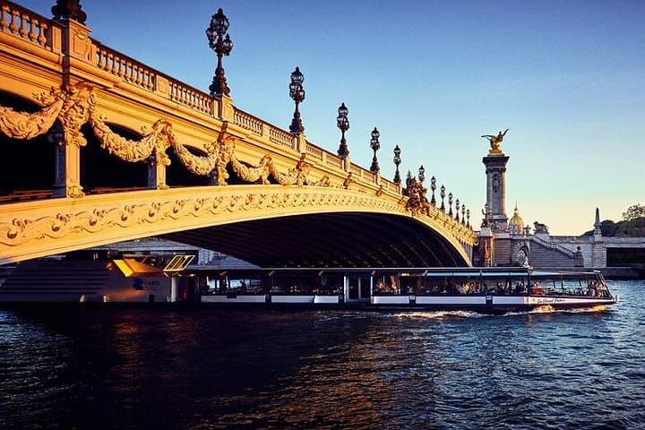 Paris Seine River Gourmet Lunch Cruise with Champagne Option — photo 18