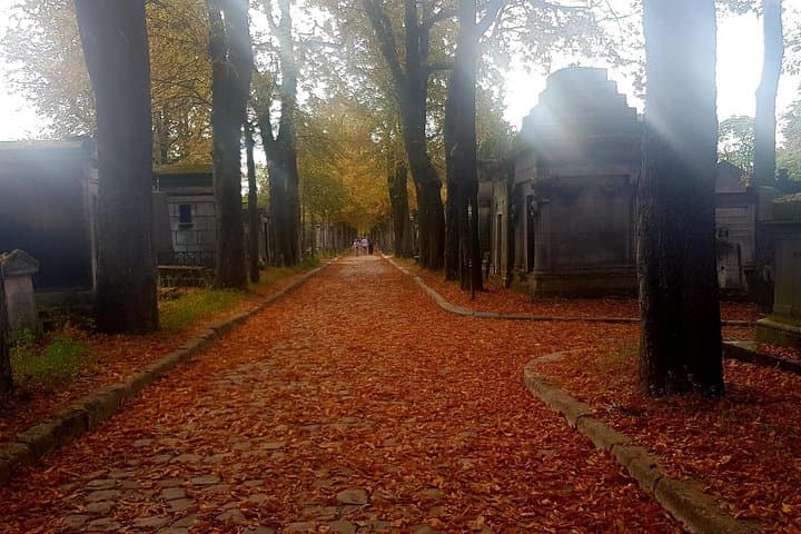 Father-Lachaise stories and mysteries told by an actor — photo 3