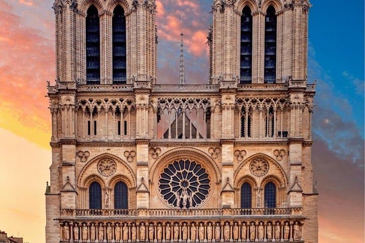Amazing guided Notre dame and Ile de la cité tour with crypt — photo 1