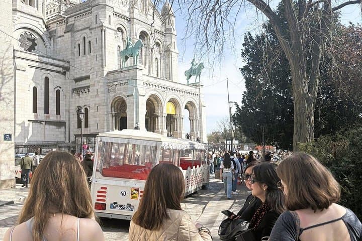 Montmartre & Sacré Coeur : Museum & Coffee In A Tiny Group Tour — photo 4