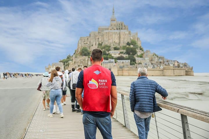Mont Saint Michel and Loire Valley Castles 2 Days Guided Trip — photo 2