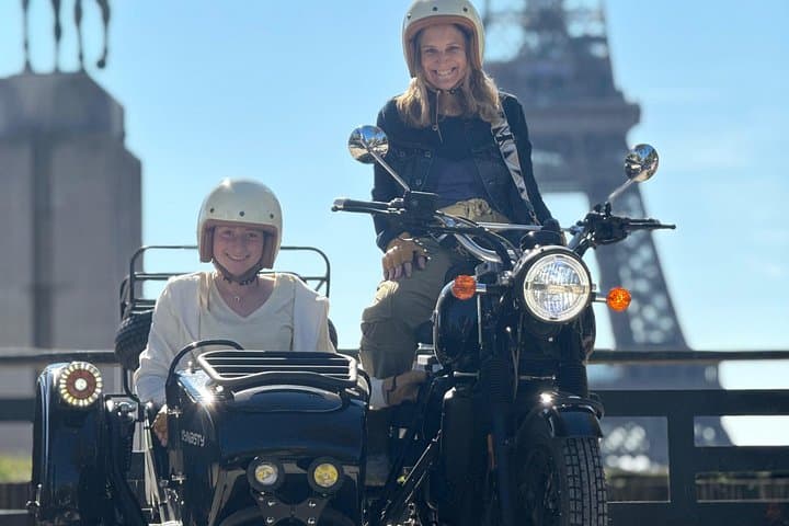 Vintage Side-car Tour and Crepe tasting near the Eiffel Tower — photo 4