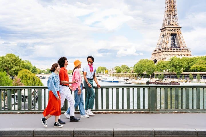 Paris Private Tour: Highlights, Top Quarters & Eiffel Tower — photo 2