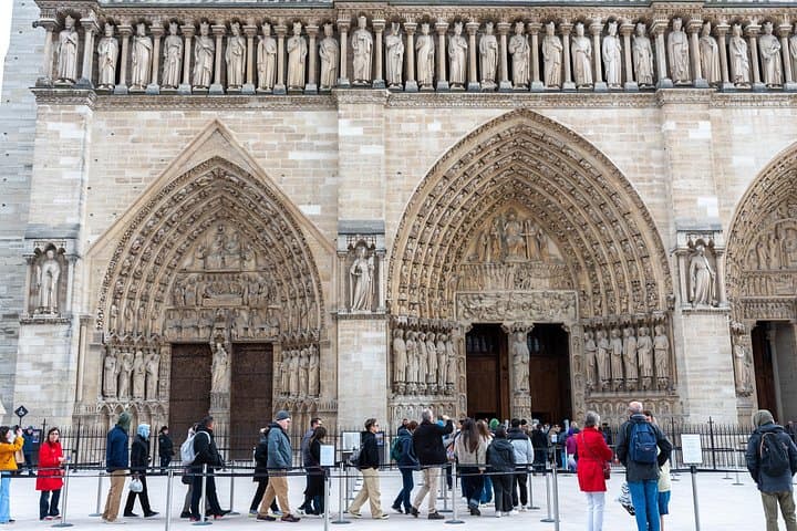 Paris Notre Dame Cathedral and Sainte Chapelle Semi Private Tour — photo 9