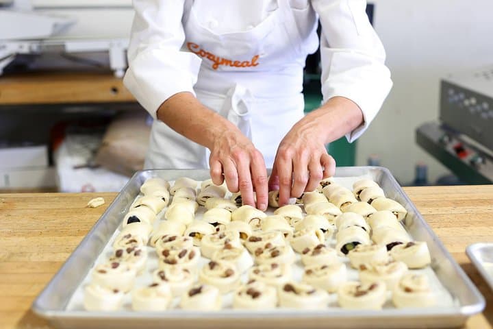 Bicolor Croissant & Pastry Making Class in Central Paris