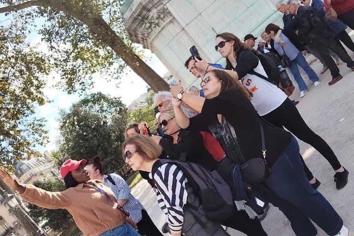 Notre Dame Outdoor Walking Tour and Entrance to Sainte Chapelle — photo 11