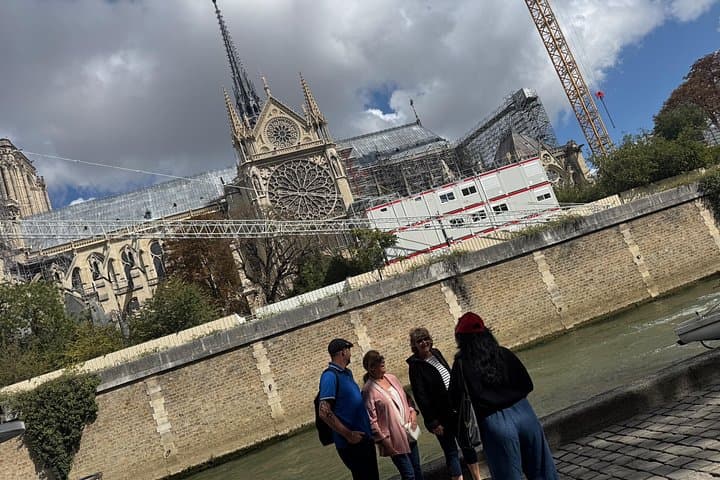 Notre Dame Outdoor Walking Tour and Entrance to Sainte Chapelle — photo 13