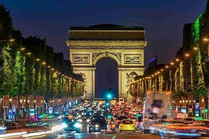 Paris Luxury Minivan City Tour with Audio Guide — photo 4