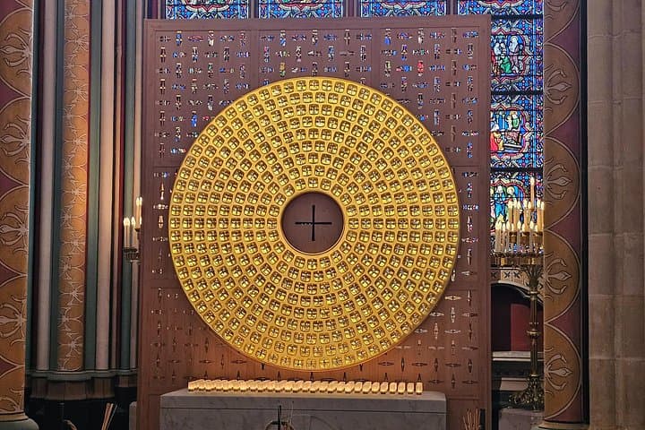 Notre Dame Paris Outdoor Tour with Crypt Entry — photo 13