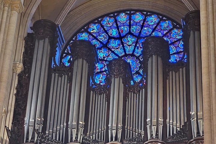 Notre Dame Outdoor Walking Tour and Entrance to Sainte Chapelle — photo 17