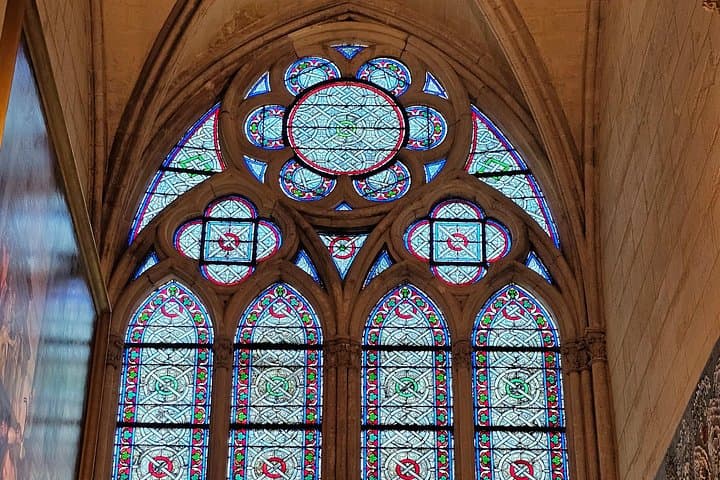 Notre Dame Outdoor Walking Tour and Entrance to Sainte Chapelle — photo 20