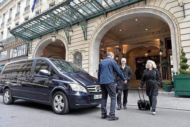 Private Departure Transfer from Paris to CDG, ORLY, BVA Airports — photo 1