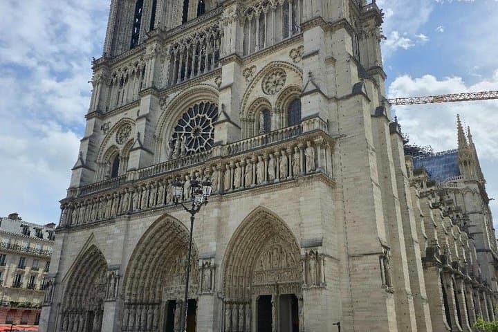 Île de la Cité Guided Tour & Exterior Notre Dame — photo 9