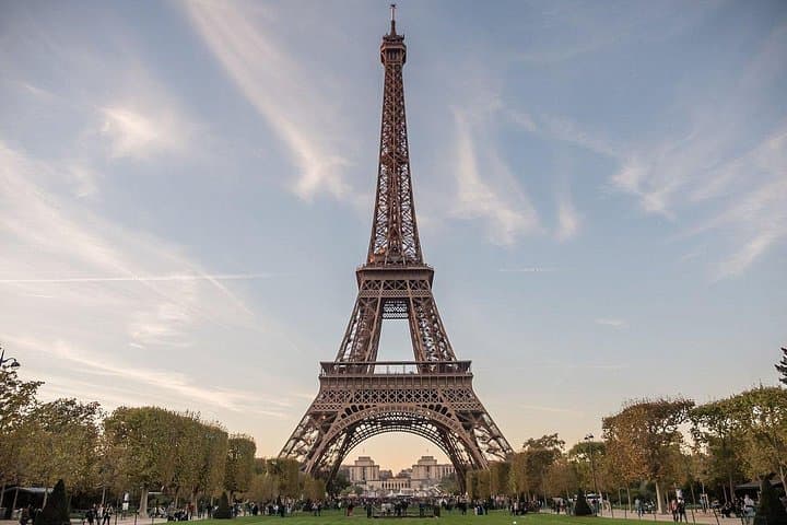 Eiffel Summit Family Custom Tour With A Private Guide — photo 1