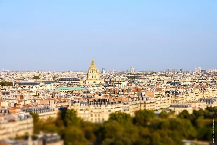 Eiffel Summit Family Custom Tour With A Private Guide — photo 2