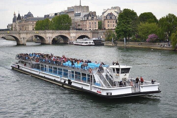 Eiffel Summit Family Custom Tour With A Private Guide — photo 6