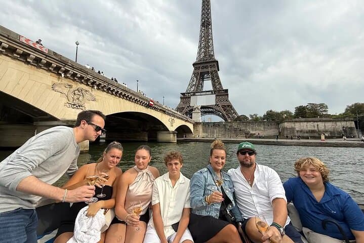 Seine River Sightseeing Cruise and Hop-On Hop-Off Options — photo 2
