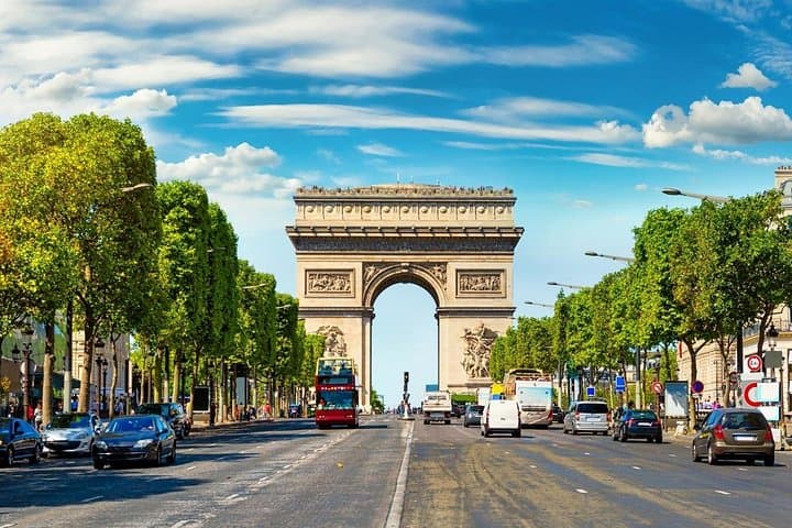 DIY in Paris Arc de Triomphe Orsay Notre Dame and 24H Transport — photo 7