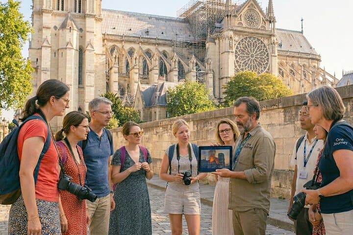 Notre Dame: Exterior Guided Tour & Unscheduled Entry — photo 3