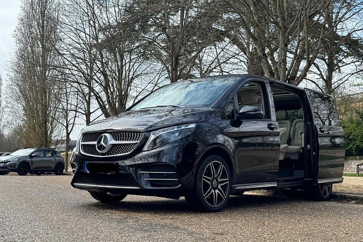 10 Hour Private Chauffeur Service in Paris